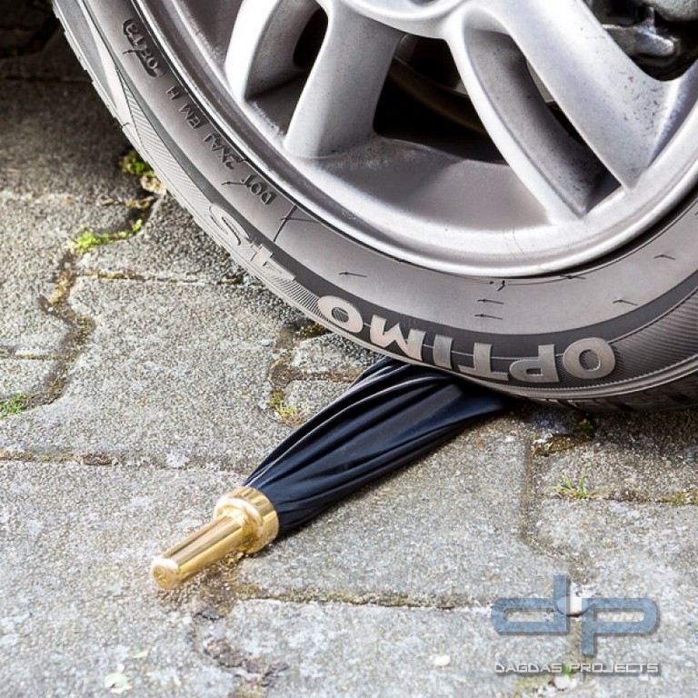 Regenschirm zur Selbstverteidigung