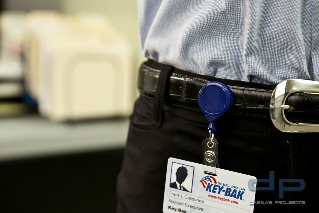 MINI-BAK ID ® - der original Kartenhalter mit Rückholautomat Clip blau