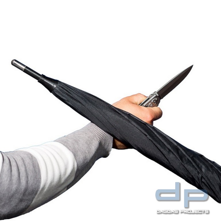 Regenschirm zur Selbstverteidigung