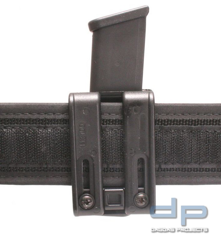 Magazintasche mit drehbarer Gürtelschlaufe