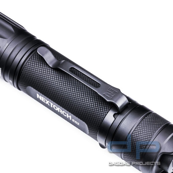 NEXTORCH E52 Outdoor LED-Taschenlampe mit 2500 Lumen und 21700 Akku.