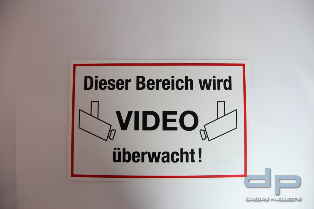 Warnschild "Dieser Bereich wird Videoüberwacht"