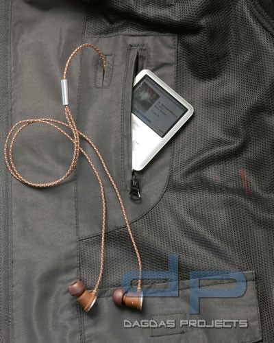 Behörden Softshell Jacke rot/schwarz mit 3 Fach Sonderdruck und Wunschtext und gestrichelte Umrandun