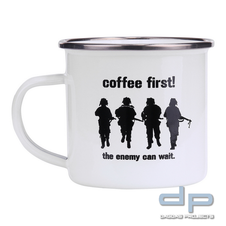 Emaille mok Coffee First! in verschiedenen Farben