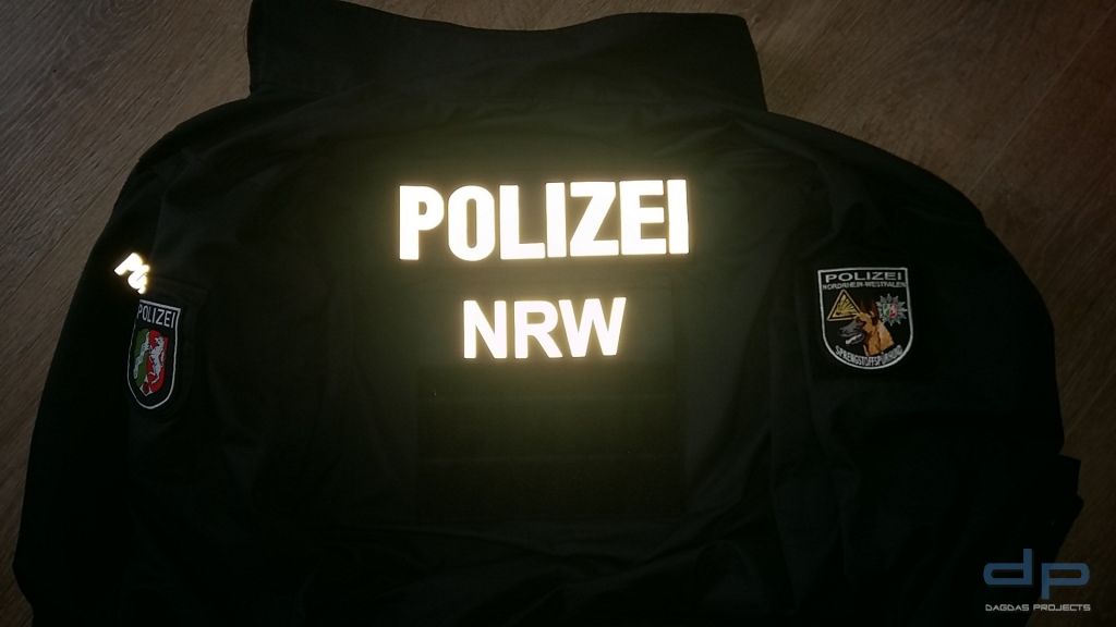 Rückenschild aus 100% Nomex Comfort in parisblau 42x8cm mit Wunschtext in reflex silber