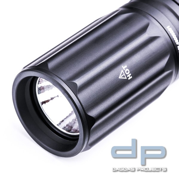NEXTORCH E52 Outdoor LED-Taschenlampe mit 2500 Lumen und 21700 Akku.