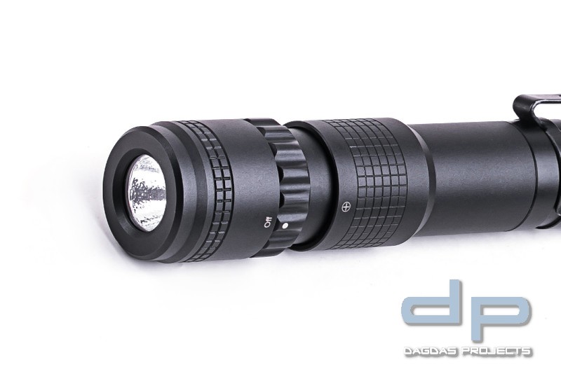 Ausziehbarer Einsatzstock N18L WALKER. leicht - 260g, 18" - 474 mm integrierter LED Taschenlampe 410