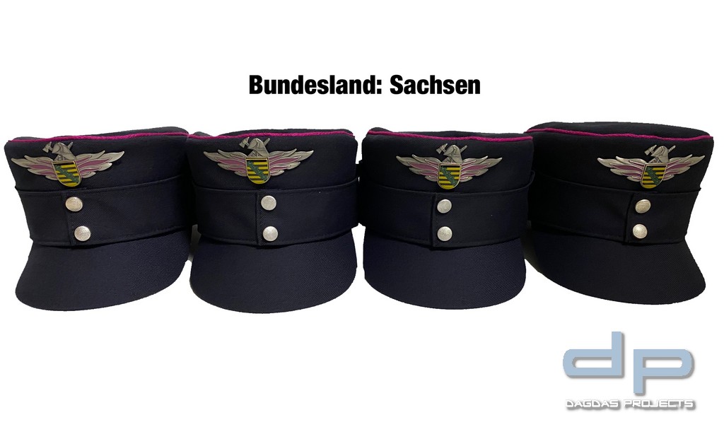 Feuerwehr Skimütze mit infanterieroter Biese mit Effekten nach Landesvorschrift aus Metall