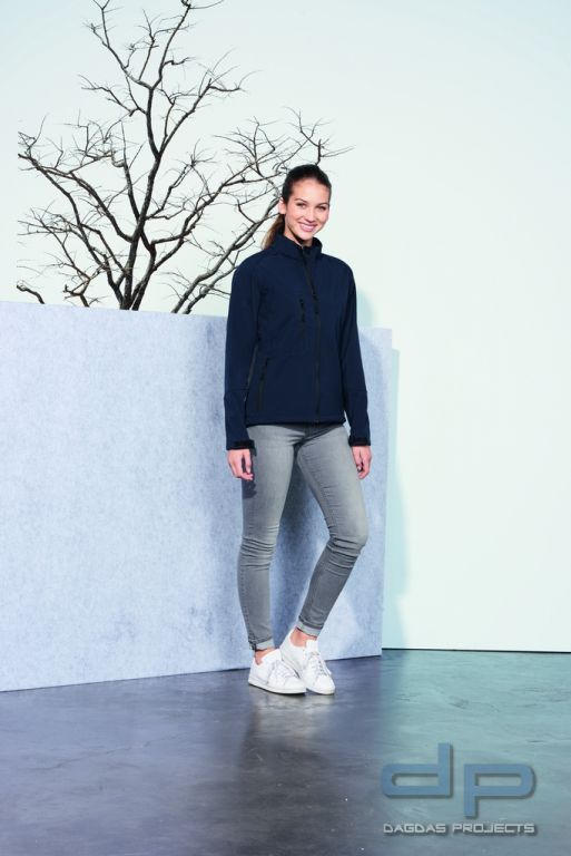 Ladies Softshell Jacket Behörde in verschiedenen Farben mit Wunschaufdruck in reflex silber