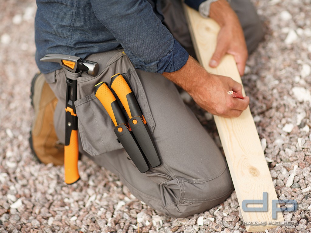 FISKARS UNIVERSALMESSER MIT SCHLEIFSTEIN