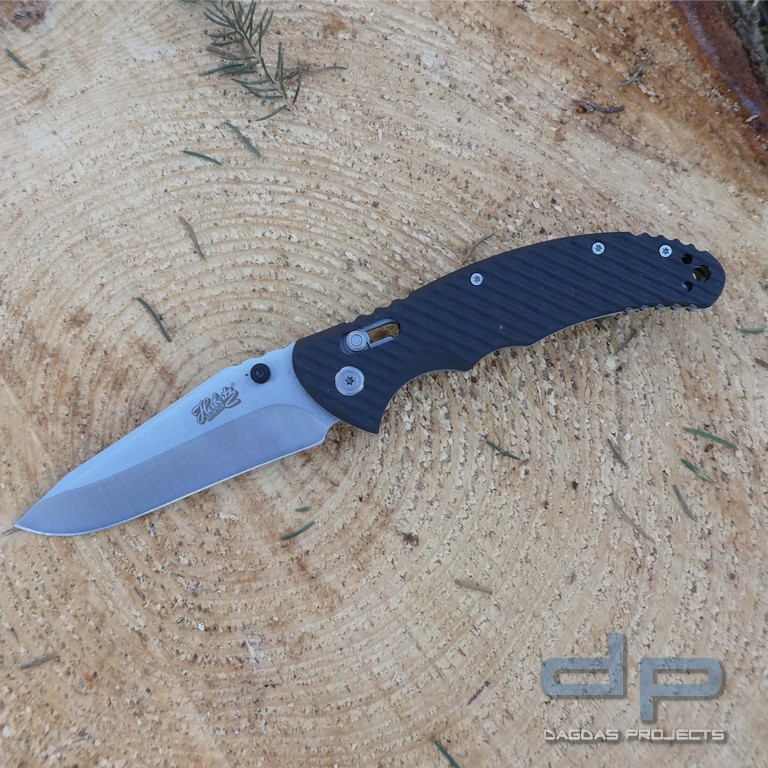 ein robustes Einhandmesser mit einer kugelgelagerten Klinge in Stone Wash Optik