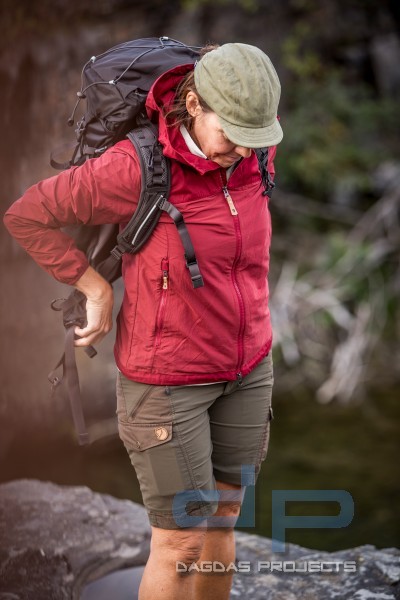 FJÄLLRÄVEN NIKKA CURVED DAMENSHORTS IN VERSCHIEDENEN FARBEN