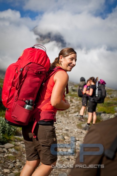 FJÄLLRÄVEN NIKKA CURVED DAMENSHORTS IN VERSCHIEDENEN FARBEN