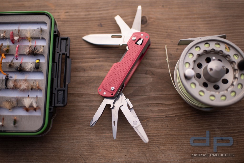 Leatherman FREE T4 Crimson